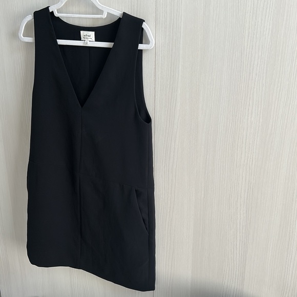 Wilfred Black V Neck Sleeveless Shift Dress With Side Pockets - Picture 3 of 9